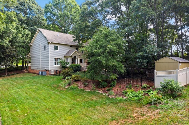 Photo 10 of 39 - 12700 Willow Grove Way, Huntersville, NC 28078