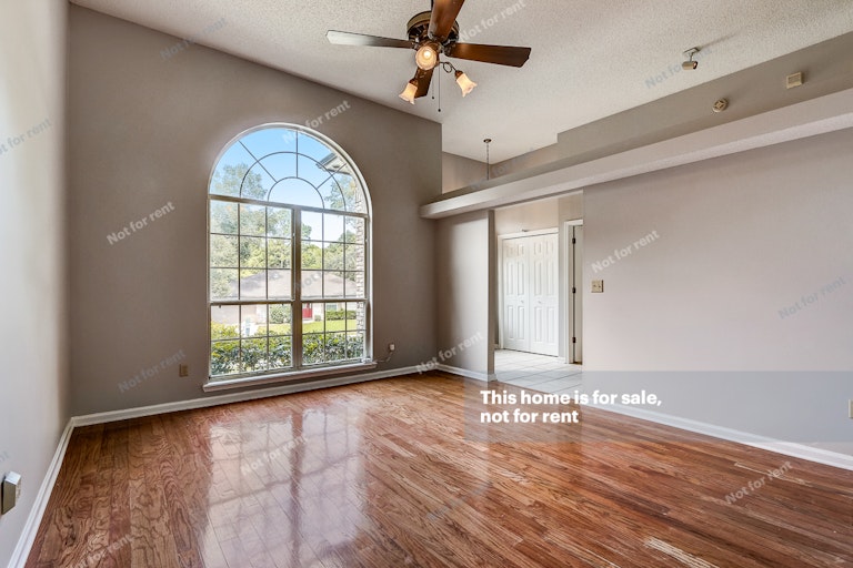 Photo 26 of 53 - 12060 Wren Hollow Ct, Jacksonville, FL 32246