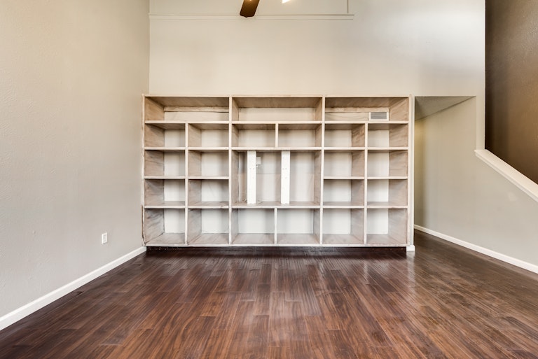 Photo 13 of 29 - 12830 Burninglog Ln, Dallas, TX 75243