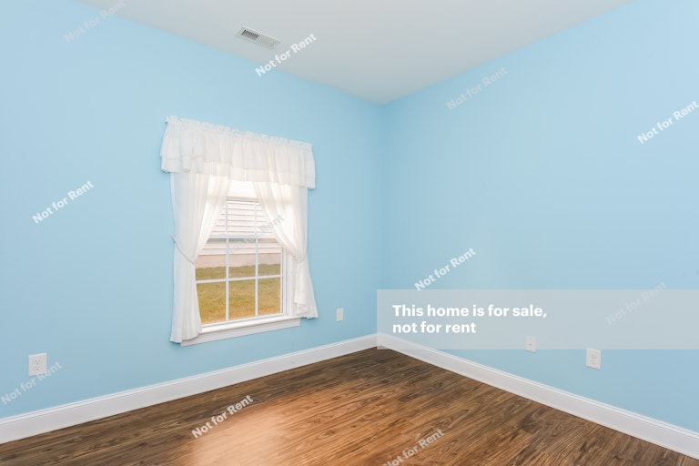 Photo 19 of 25 - 634 Lawson Cypress Ln, Fuquay Varina, NC 27526