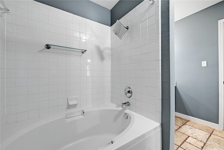 Photo 17 of 25 - 7228 Wardman Dr, Del Valle, TX 78617