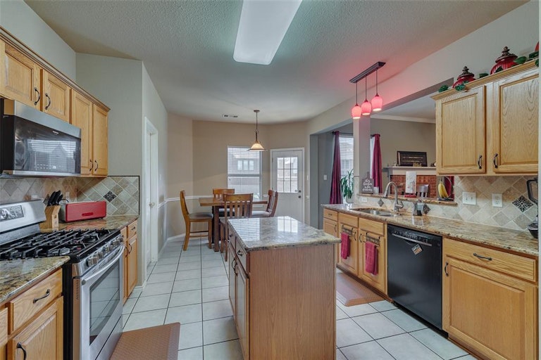 Photo 16 of 28 - 10317 Evergreen Dr, Rowlett, TX 75089