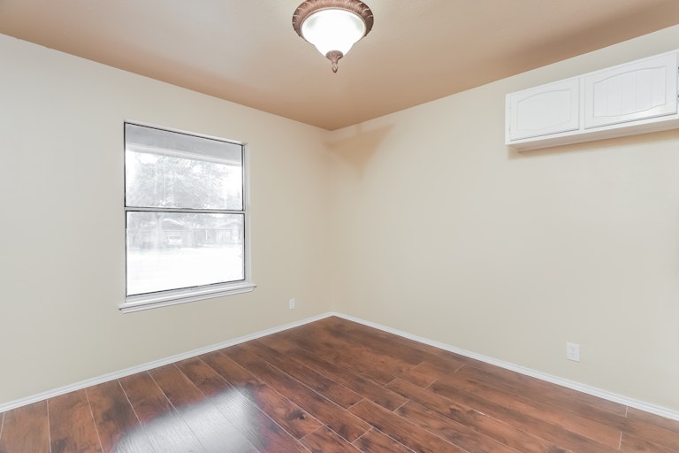Photo 19 of 27 - 4707 Pebble Gln, San Antonio, TX 78217