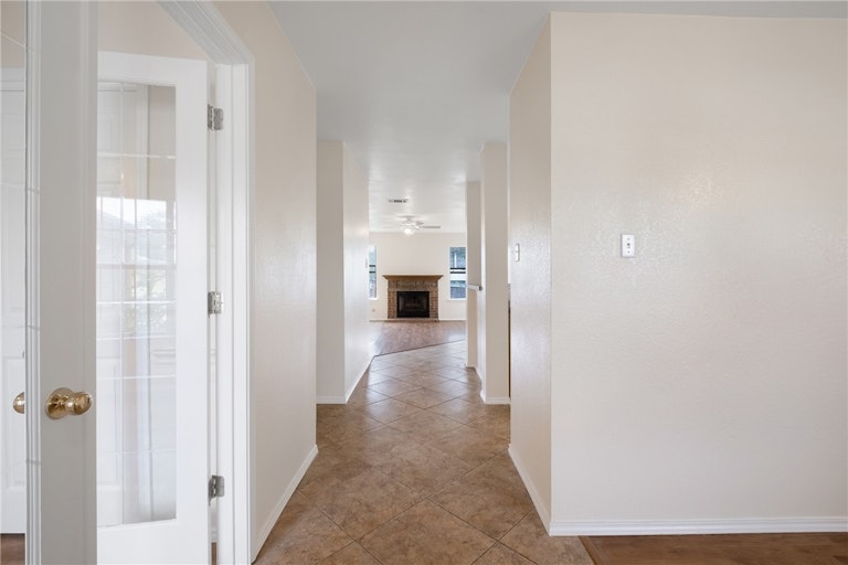 Photo 8 of 27 - 3945 Eagles Nest St, Round Rock, TX 78665