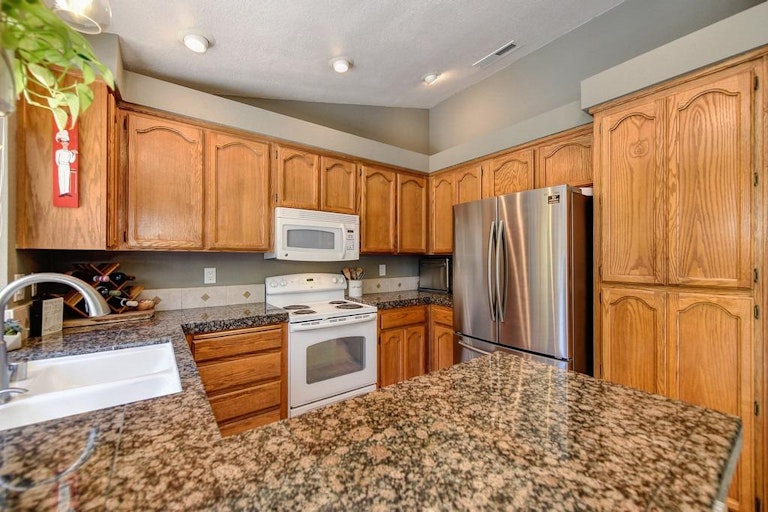 Photo 21 of 45 - 4120 Cedar Meadow Dr, Antelope, CA 95843