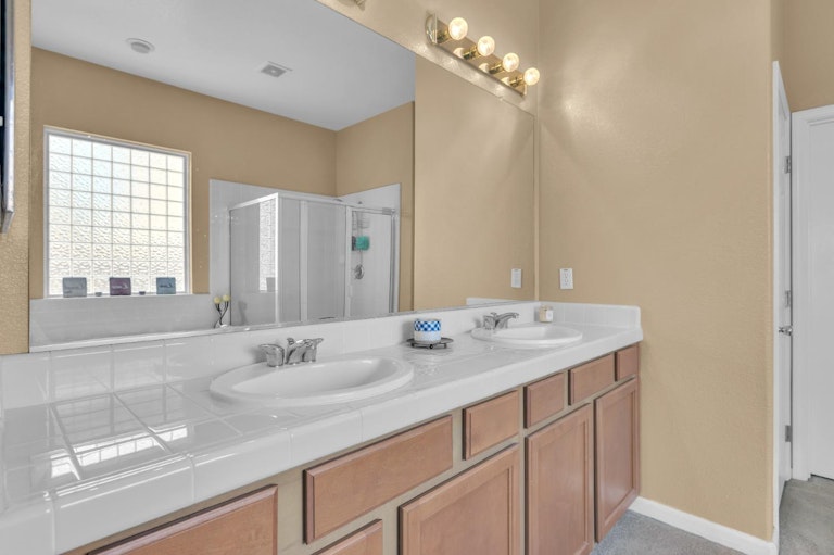 Photo 25 of 55 - 7831 Lahontan Ct, Sacramento, CA 95829