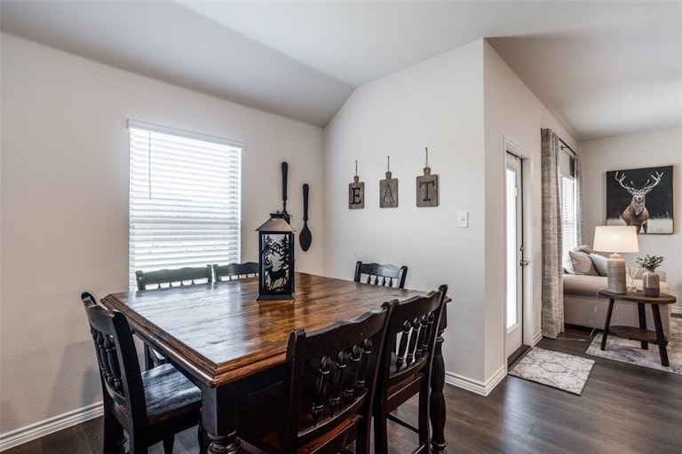 Photo 14 of 23 - 1004 Chuckwagon Ln, Princeton, TX 75407