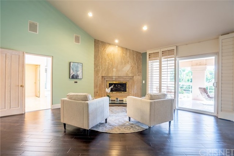 Photo 32 of 72 - 10214 Candleberry Ln, Northridge, CA 91324
