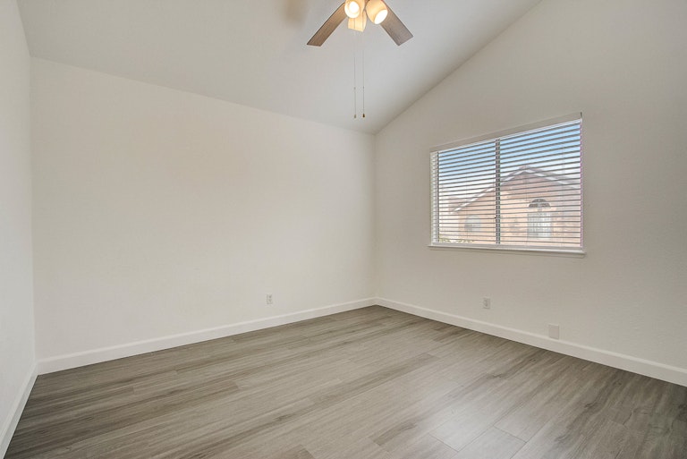 Photo 28 of 35 - 4052 Tawny Meadow Way, Antelope, CA 95843