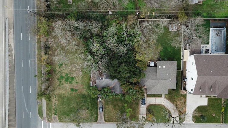 Photo 3 of 12 - 4626 Maple St, Bellaire, TX 77401
