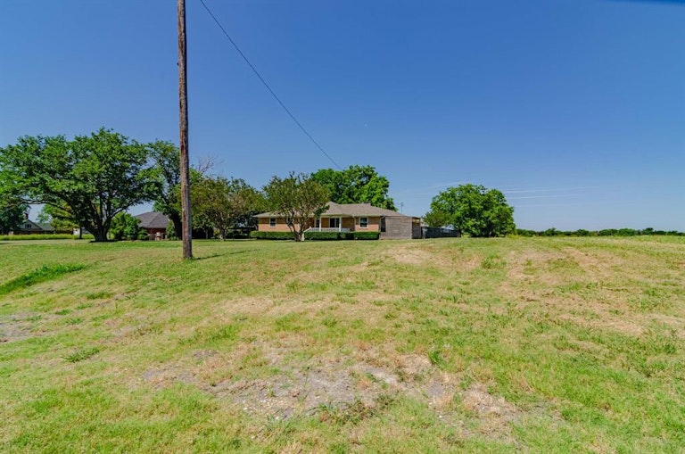 Photo 4 of 37 - 17312 Fm 2755, Lavon, TX 75166
