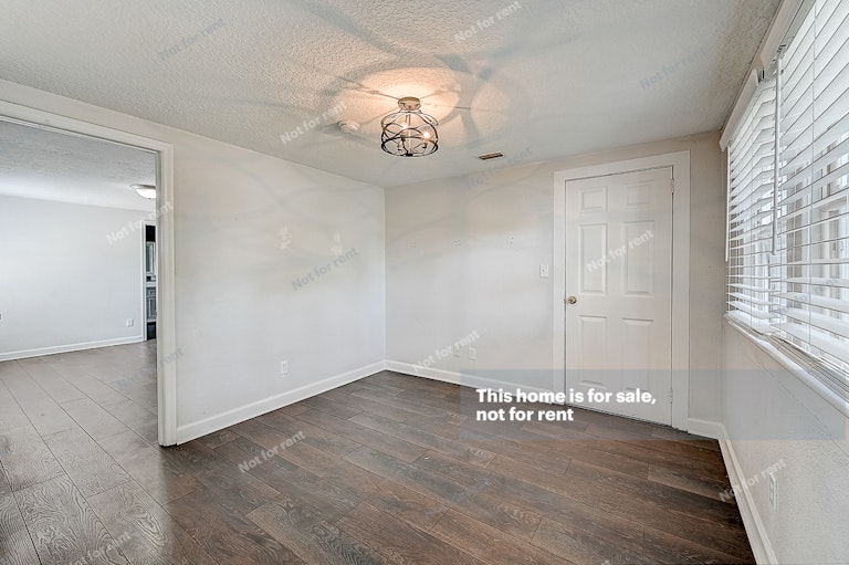Photo 17 of 28 - 2408 Ridgewood Rd, Jacksonville, FL 32207