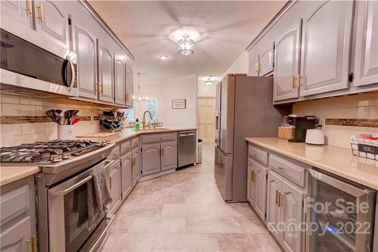 Photo 6 of 32 - 103 Medallion Ct, Gastonia, NC 28056