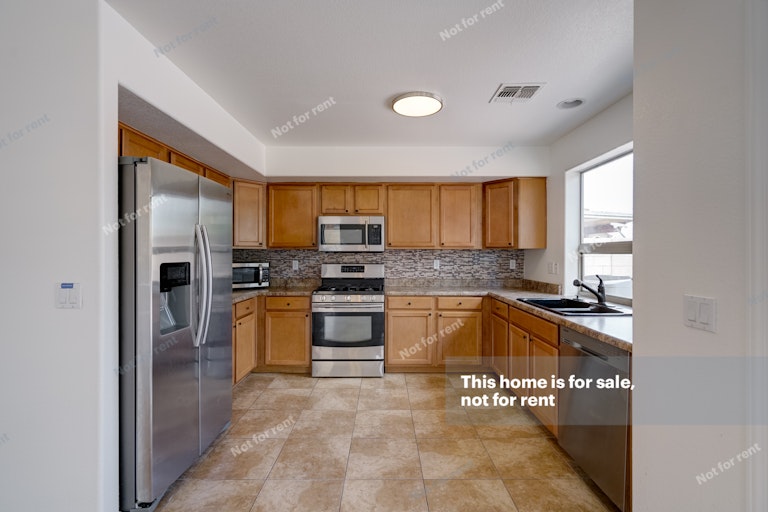 Photo 4 of 32 - 16046 W Kendall St, Goodyear, AZ 85338