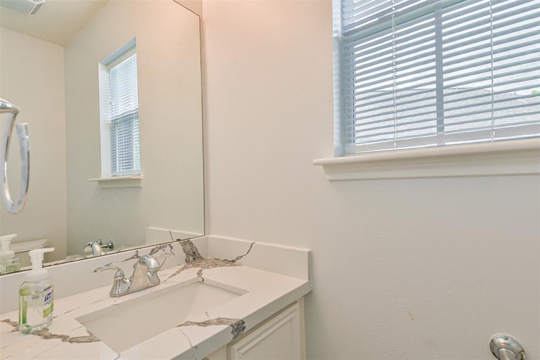 Photo 15 of 34 - 16026 Biscayne Shoals Dr, Friendswood, TX 77546