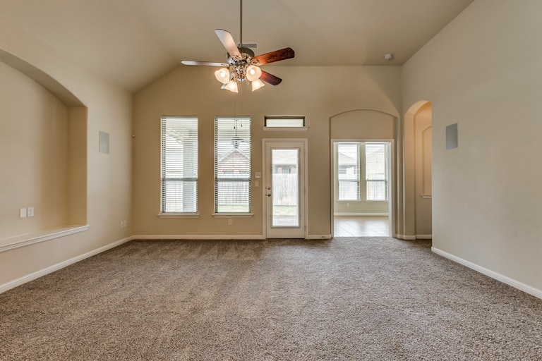 Photo 9 of 29 - 905 Green Coral Dr, Little Elm, TX 75068