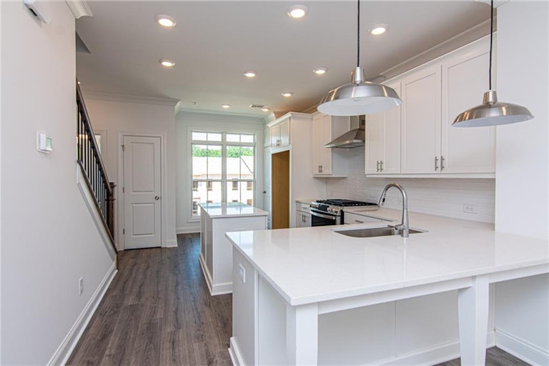 Photo 10 of 37 - 211 Downing Dr #81, Alpharetta, GA 30022