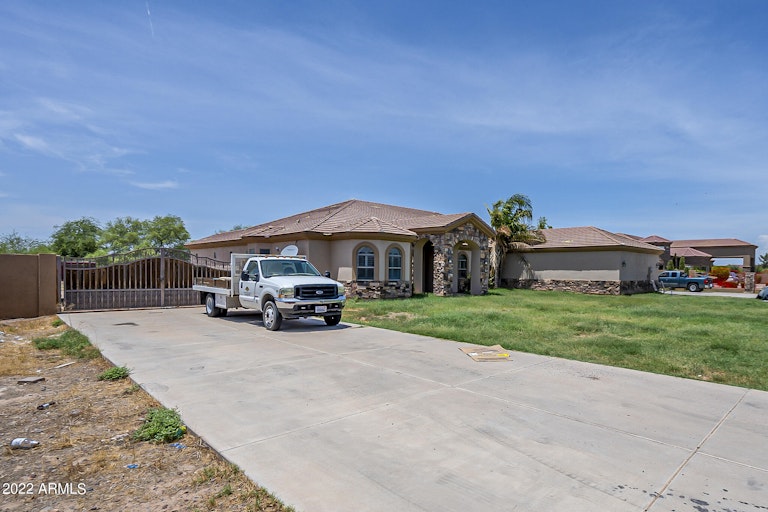 Photo 2 of 40 - 4206 S 65th Dr, Phoenix, AZ 85043