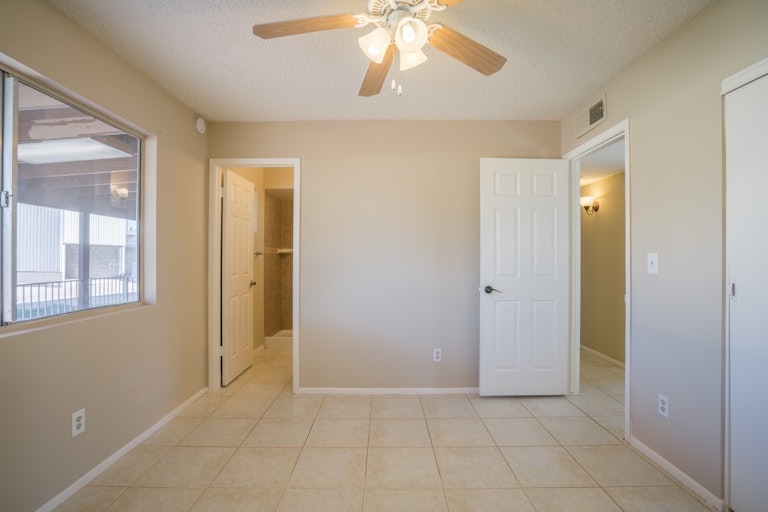 Photo 13 of 24 - 4750 W Villa Theresa Dr, Glendale, AZ 85308