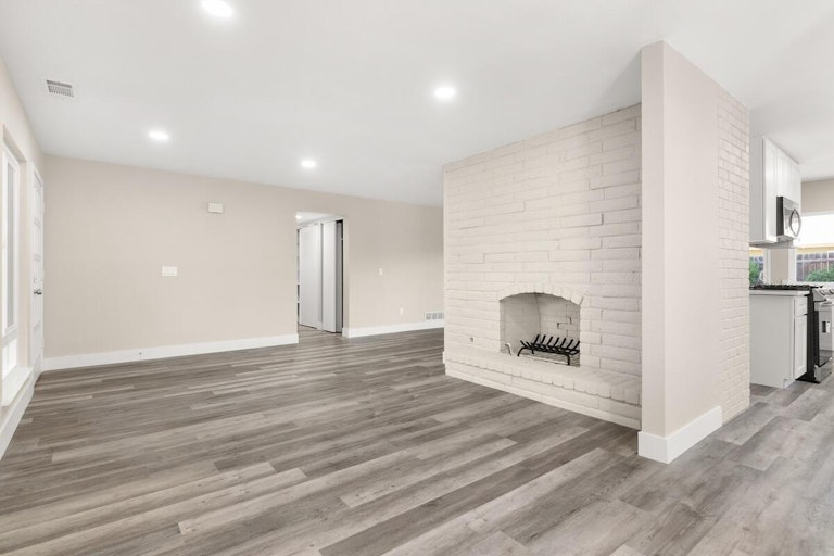 Photo 7 of 27 - 1723 Midway Dr, Woodland, CA 95695