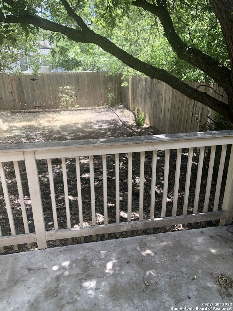 Photo 4 of 17 - 1426 Santa Anna, San Antonio, TX 78201