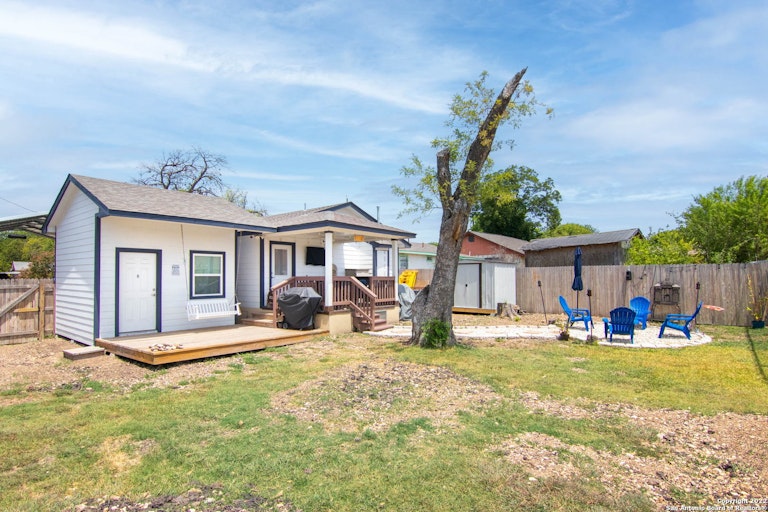 Photo 23 of 24 - 340 N San Felipe Ave, San Antonio, TX 78237