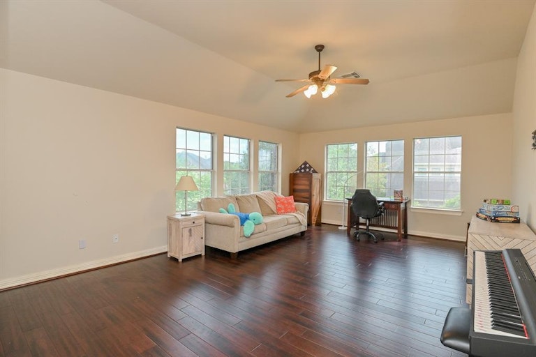 Photo 30 of 45 - 2606 Cottage Creek Ct, Pearland, TX 77584