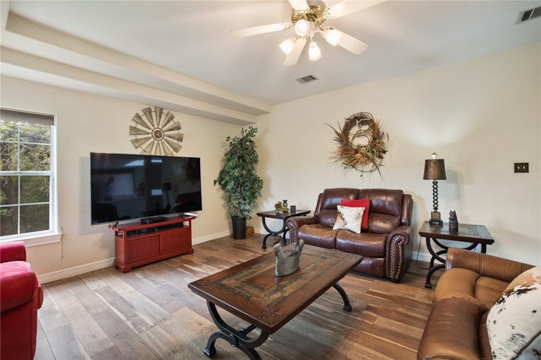 Photo 10 of 33 - 106 D B Wood Rd, Georgetown, TX 78628