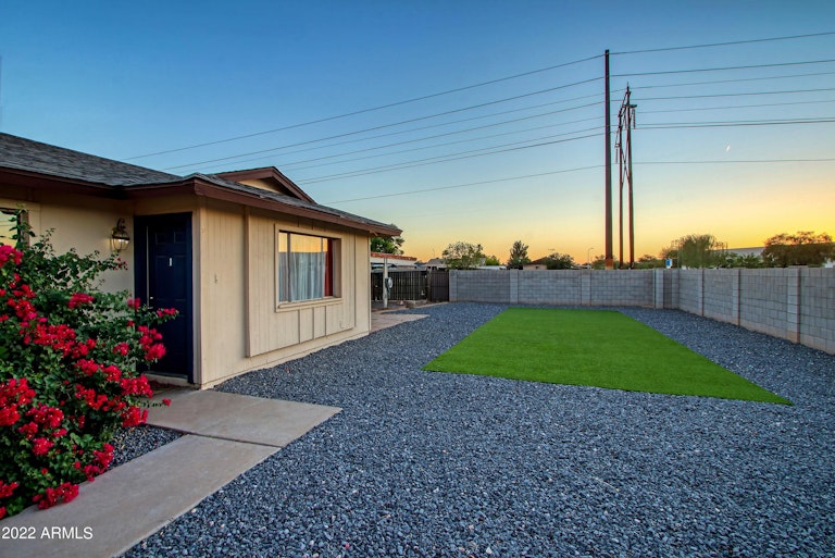 Photo 2 of 41 - 5202 S 46th Pl, Phoenix, AZ 85040
