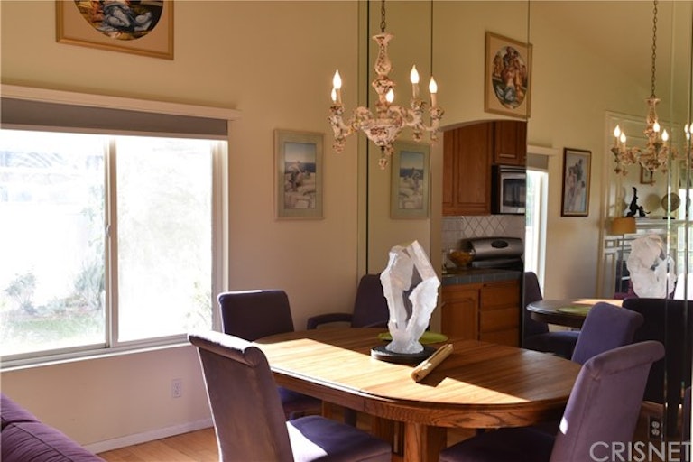 Photo 4 of 12 - 23807 Calvert St, Woodland Hills, CA 91367