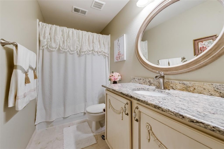 Photo 17 of 39 - 2608 Valencia Ln, Denton, TX 76210