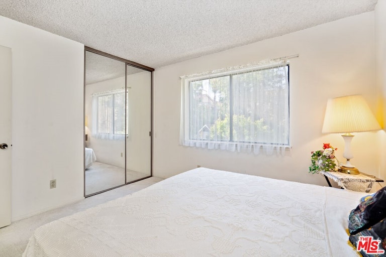 Photo 32 of 53 - 18502 Entrada Ct, Porter Ranch, CA 91326