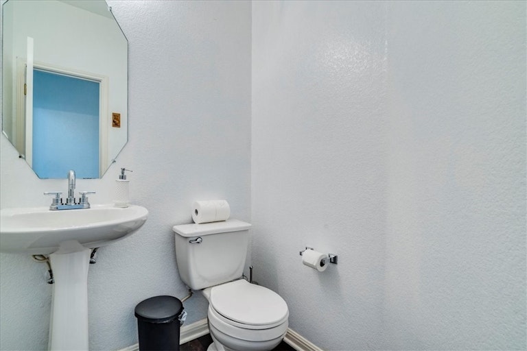 Photo 22 of 32 - 4703 Valcour Bay Ln, Austin, TX 78754