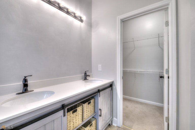 Photo 18 of 30 - 15 Jamesport Ln, White, GA 30184