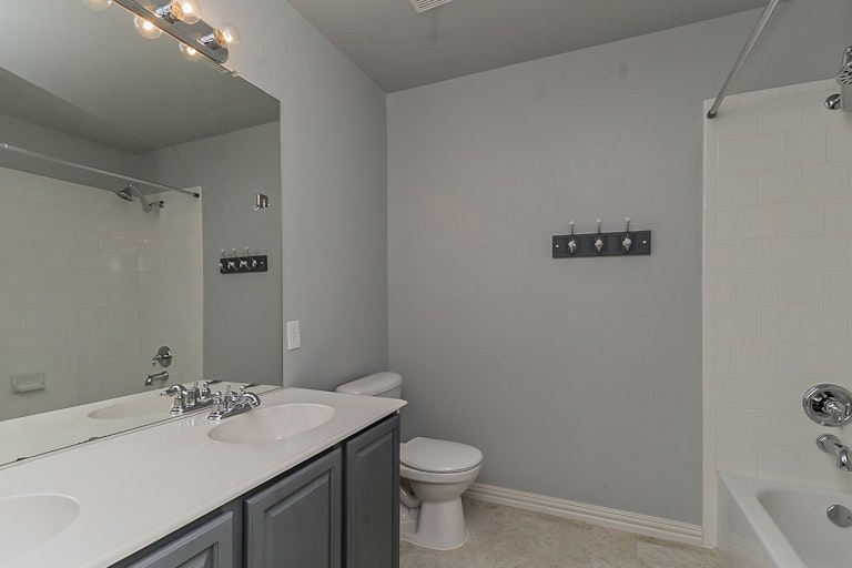 Photo 16 of 25 - 7909 Spring Run, North Richland Hills, TX 76182