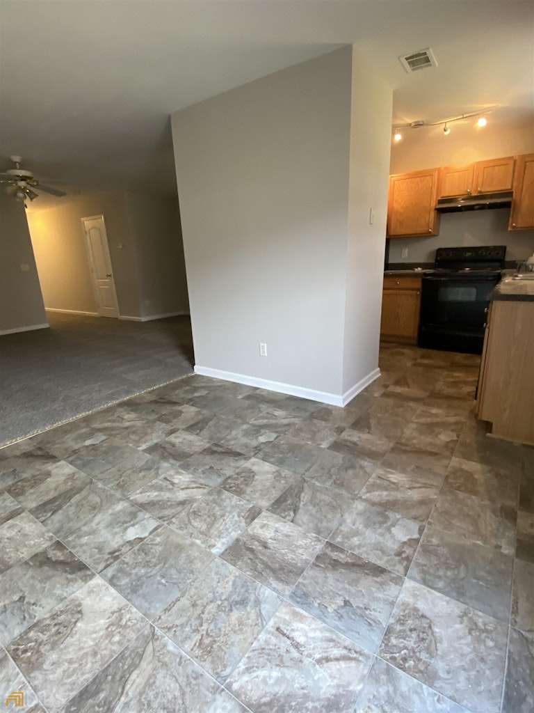 Photo 5 of 13 - 6510 Snowbird Ln, Douglasville, GA 30134