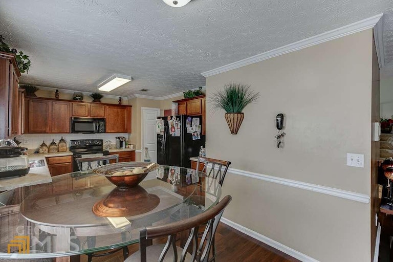 Photo 11 of 41 - 3248 Meadow Point Dr, Snellville, GA 30039
