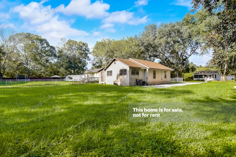 Photo 14 of 29 - 827 Dennison St, Jacksonville, FL 32254