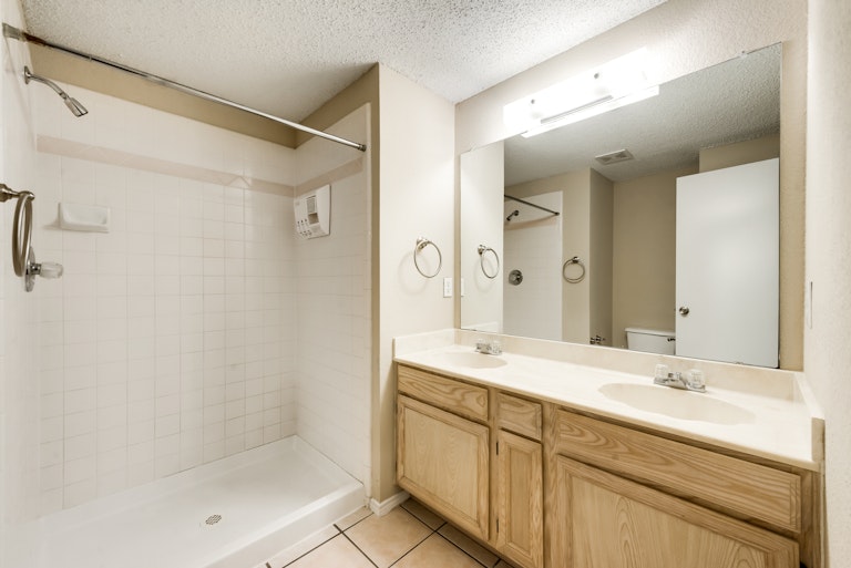 Photo 21 of 26 - 1820 Whispering Cove Trl, Fort Worth, TX 76134