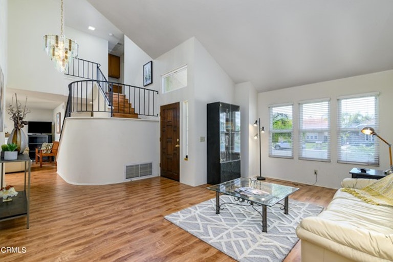 Photo 9 of 25 - 6175 Palomar Cir, Camarillo, CA 93012