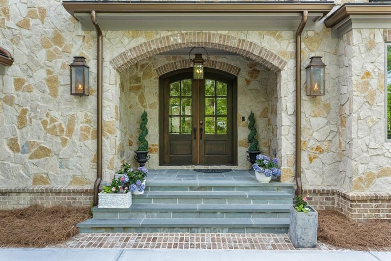 Photo 4 of 77 - 4268 Woodland Brook Dr SE, Atlanta, GA 30339