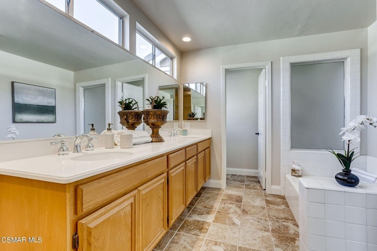 Photo 24 of 28 - 12036 Alderbrook St, Moorpark, CA 93021