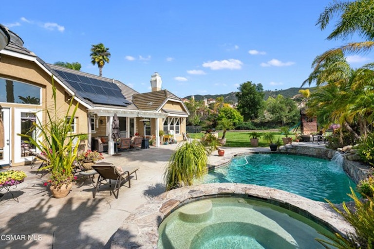 Photo 35 of 52 - 5 La Cam Rd, Newbury Park, CA 91320