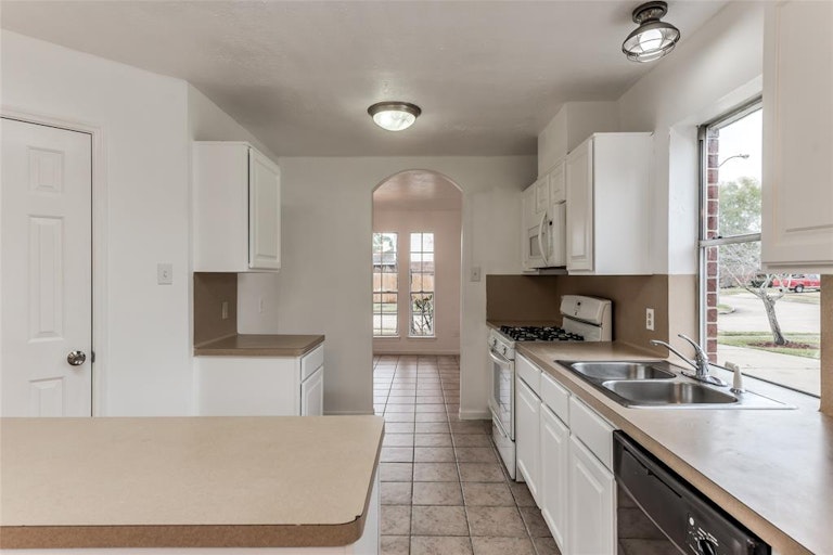 Photo 9 of 24 - 9414 Worfield Ct, Sugar Land, TX 77498
