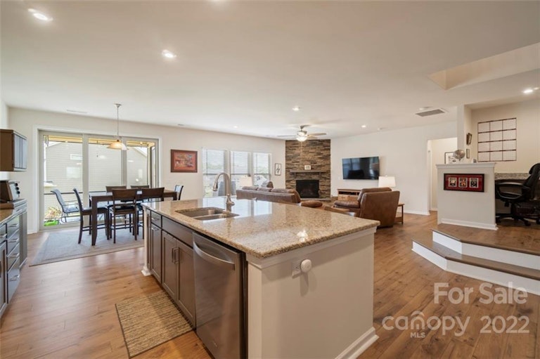 Photo 14 of 48 - 15003 Luna Dr, Charlotte, NC 28278