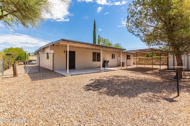 Photo 29 of 30 - 17 W Andrew Potter St, Corona De Tucson, AZ 85641