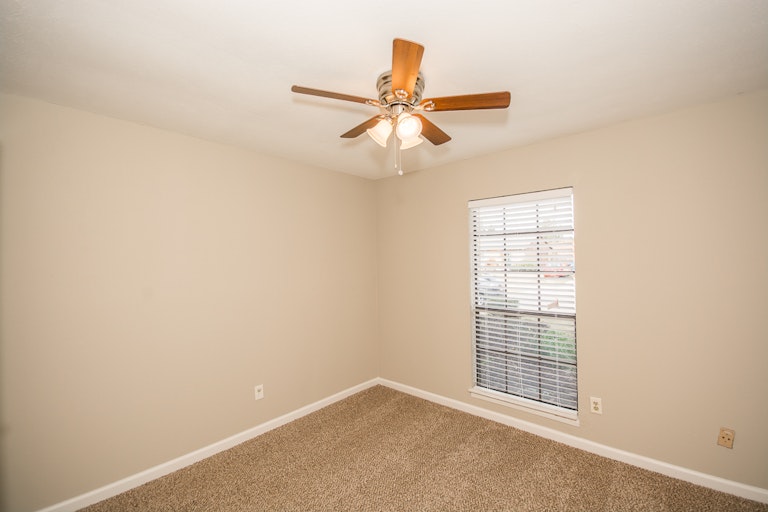Photo 10 of 20 - 5424 Baker Dr, The Colony, TX 75056