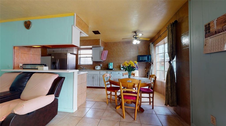 Photo 18 of 48 - 10811 Sagevale Ln, Houston, TX 77089