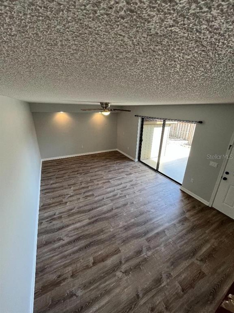 Photo 12 of 20 - 2955 Poplar Ave, Leesburg, FL 34748