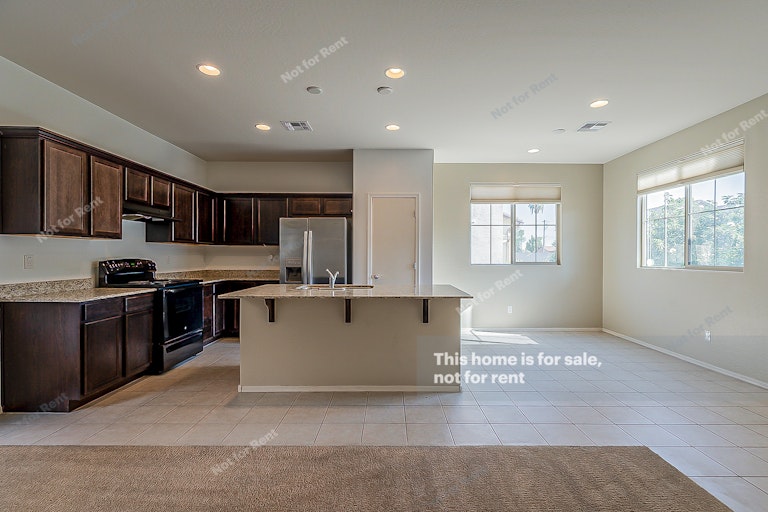 Photo 8 of 21 - 2826 N 73rd Dr, Phoenix, AZ 85035